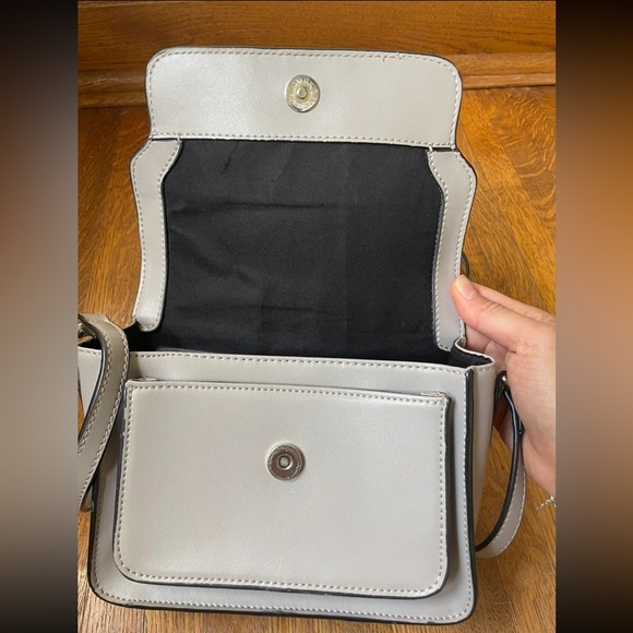 KC JAGGER 100% leather crossbody purse - Picture 3 of 4